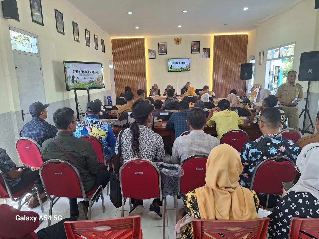 Peti Koin Bermatra untuk Kelompok Ternak Kambing Jatim 4 WhatsApp Image 2026 07 14 at 11.14.27