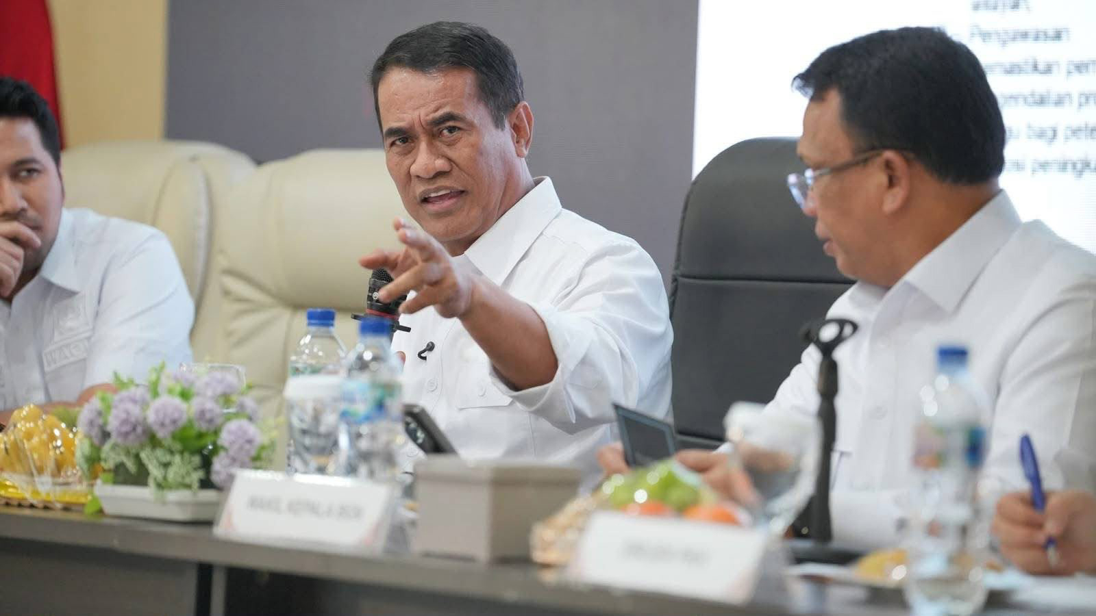 Mentan Akan Cabut Izin Importir Pakan Nakal