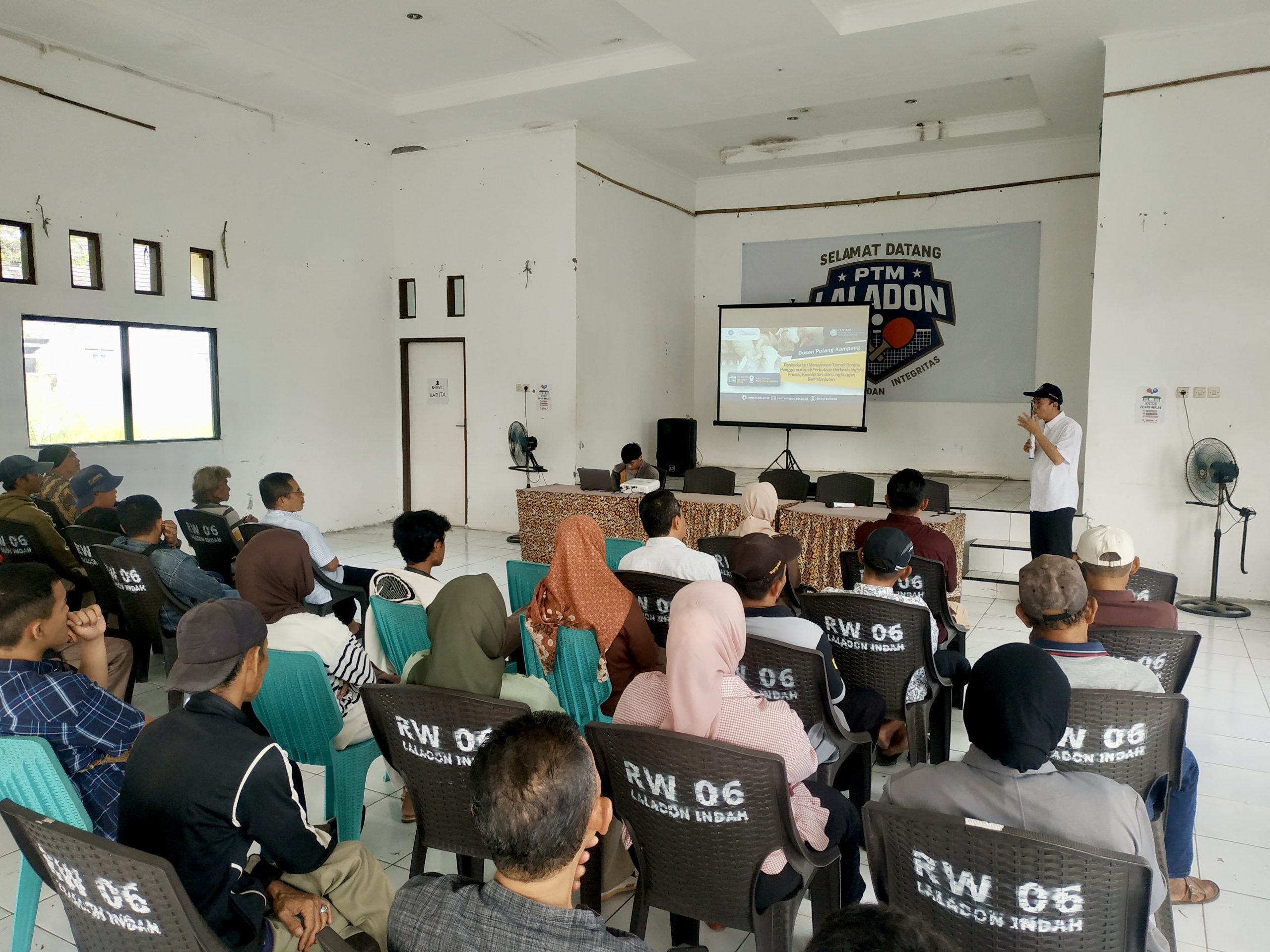 Dosen Pulang Kampung IPB University Bangun Model Peternakan Domba Perkotaan